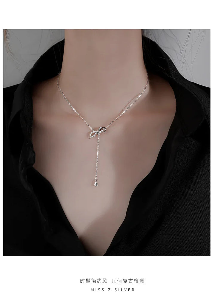 Elegant Clavicle Chain: Everyday Sophistication - HANDBAGS & CO